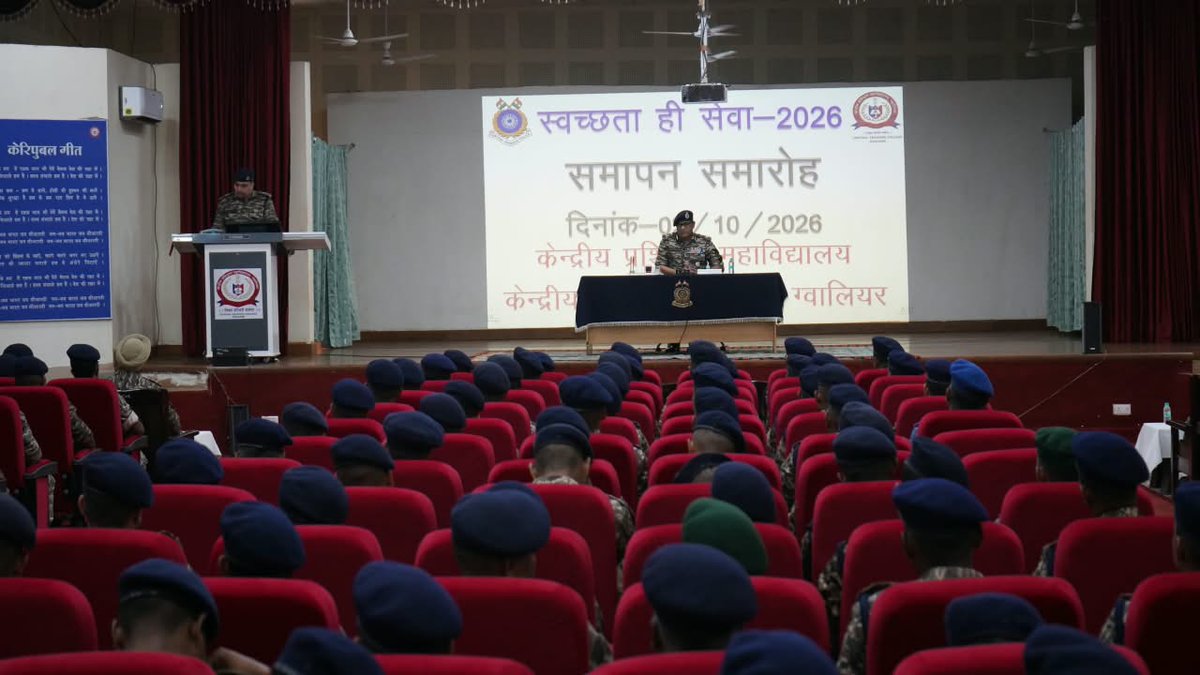 CtcGwalior's tweet photo. On the concluding day of #SHS2026, all Safai Mitras of @CtcGwalior were felicitated with commendation certificates for their invaluable service in keeping the campus clean. 🙏

IG @CtcGwalior also administered the Swachhata Pledge.

We salute our Safai Mitras! 🇮🇳 https://t.co/chhS6YVfrU