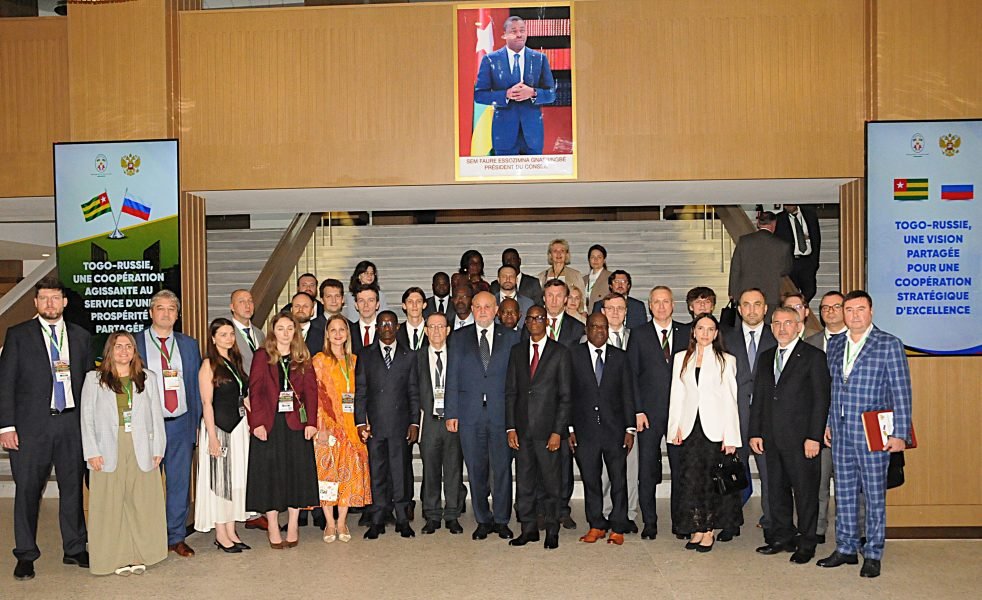 djagbl_agosso's tweet photo. #Énergie, #agriculture, #éducation, transports… Le #Togo et la #Russie élargissent leur #coopération à plusieurs secteurs stratégiques. À Lomé, la signature de deux #accords marque une nouvelle étape, avec un défi majeur : concrétiser les engagements au bénéfice des deux pays. https://t.co/ZYX7bnT5tN