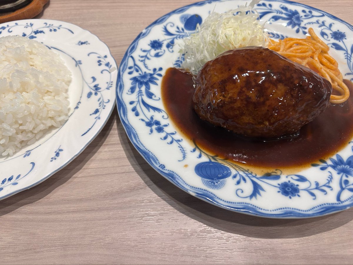 Koikyun03's tweet photo. 昨日食べたハンバーグ美味しかった( ᴖ⩊ᴖ ) https://t.co/XsFi9YMngY