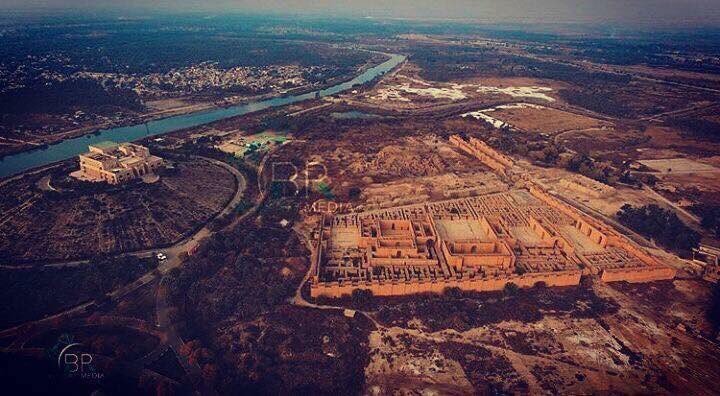GilgameshIQ's tweet photo. حافظت مدينة بابل في العراق على نفس اسمها الاصلي على الرغم من تراكم السنوات عليها وتعني بوابة الإله 
اسمها باب  ايلو :بالأكدية وتعني بوابة الآلهة 
اسمها باب إيل :بالآرامية وتعني بوابة الإله 
اسمها بابليون:بالإغريقية وتعني بوابة الإله 
اسمها كا ديغير راكي:بالسومرية وتعني بوابة الإله

The city of Babylon in Iraq has preserved its original name despite the passing of many centuries, and it means “Gate of the God.”
Its names in different ancient languages are:

Bab-ilu in Akkadian, meaning “Gate of the Gods.”

Bab-El in Aramaic, meaning “Gate of the God.”

Babylon in Greek, meaning “Gate of the God.”

Ka-digir-ra-ki in Sumerian, meaning “Gate of the God.”