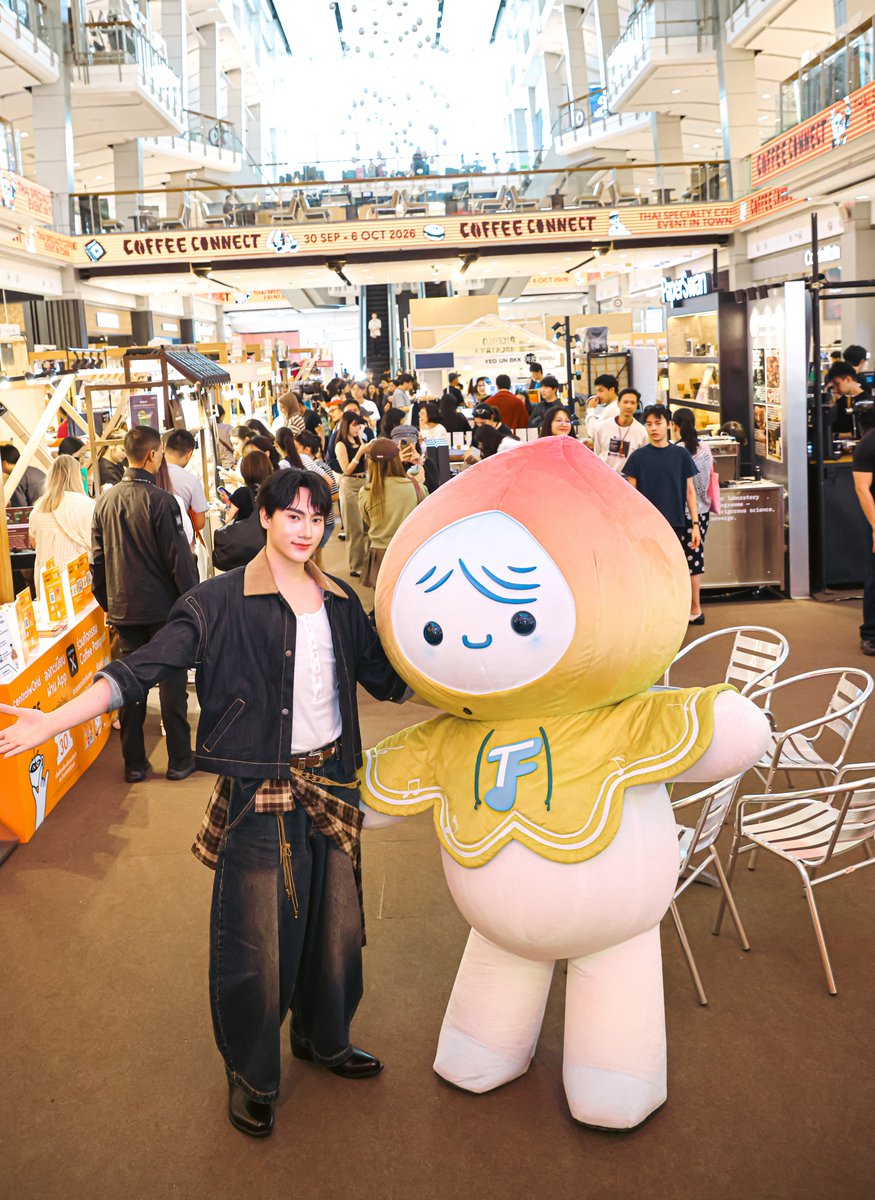 centralwOrld's tweet photo. เสิร์ฟความน่ารักของ “อาปัง x น้องเรนนี่” ที่งาน COFFEE CONNECT เซ็นทรัลเวิลด์ ✨

PUNG RAINY AT COFFEE CONNECT
#centralwOrldxPungRainy
#pungphirunwat #RainyTF #coffeeconnect2026 #centralwOrld #CentralPattana https://t.co/3cp4Ufcm0C