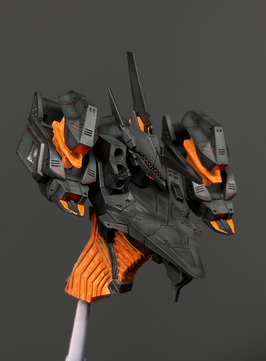 suzuki_predat's tweet photo. 赤マーキングを筆塗りで終えて、いい感じ！システムマーキングは汎用デカールを使い分けて貼る予定なので、まだまだ先が長いです。#ARMOREDCORE https://t.co/8dxY3O1xVy