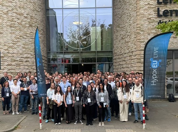IIBmCSICUAM's tweet photo. 🔬The group of Silvia Martín-Puig #IIBM participated in the 3rd HypoxEU Live in Essen, Germany, sharing new findings on hypoxia and cardiac hypertrophy and on the sex-specific impact of HIF signaling in the cardiac vasculature. 👏 https://t.co/u2F4qmueVa