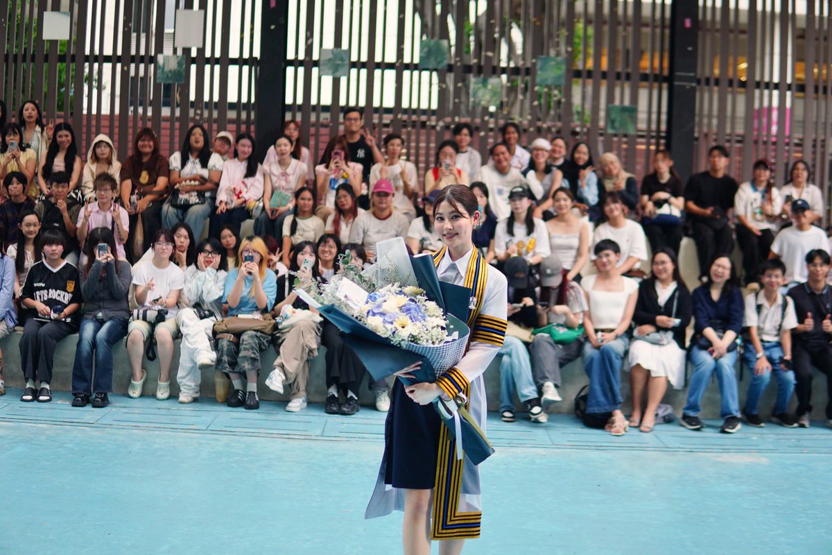 PahnFamily's tweet photo. ครอบครัวหนูใหญ่ขึ้นแล้วนะ 🩵✨

#PahnGraduationsDay
#pahnthitta
#อัยต้าวของป่าน https://t.co/ne30j6cPqI