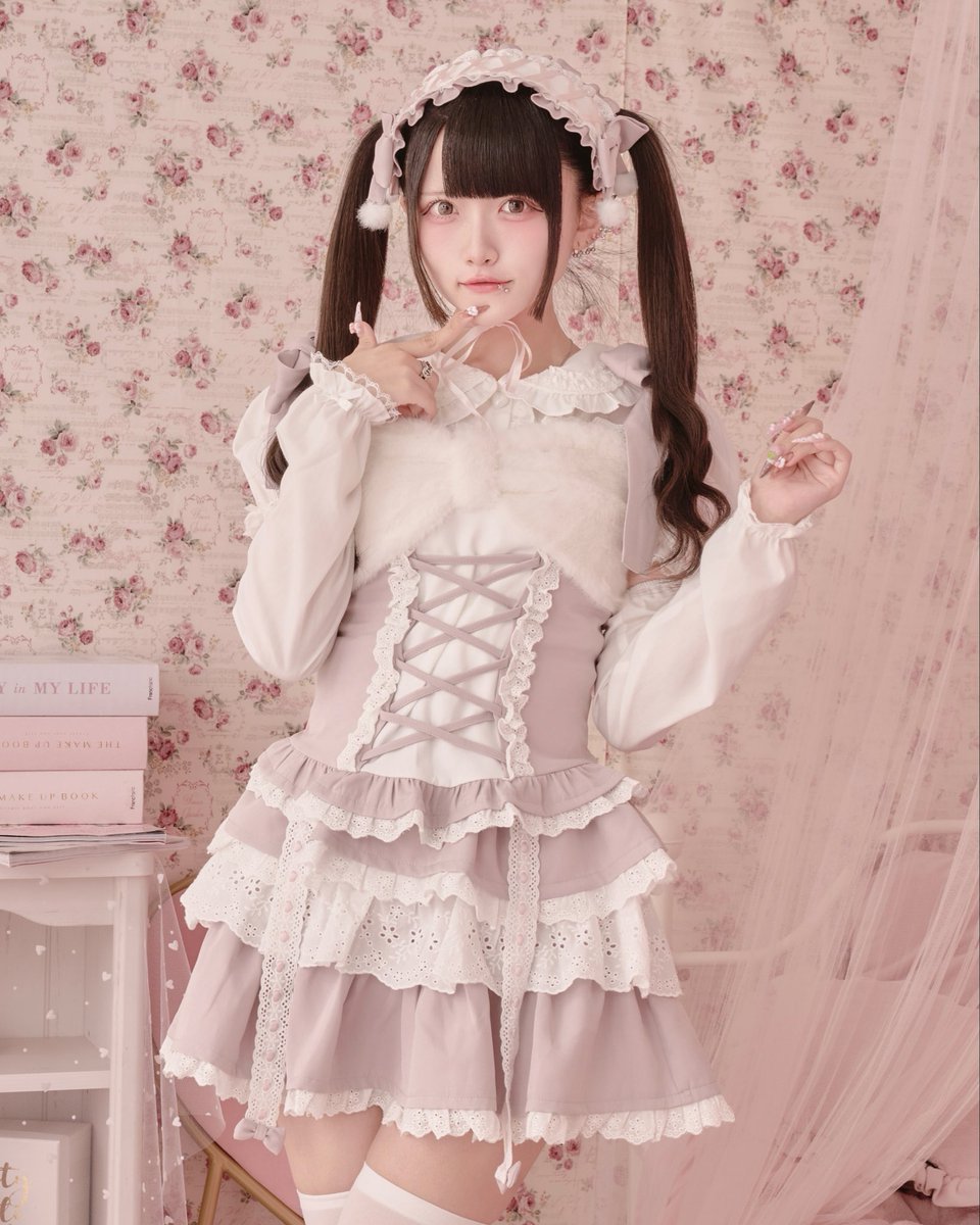 romeritual's tweet photo. 🎀Fur Ribbon Corset Bustier🎀

ふわふわのファーリボンが目を惹く、
甘さたっぷりのビスチェが登場♡

10/28(Wed.)12:00~zozotown❤︎ https://t.co/AaX14sGX81
