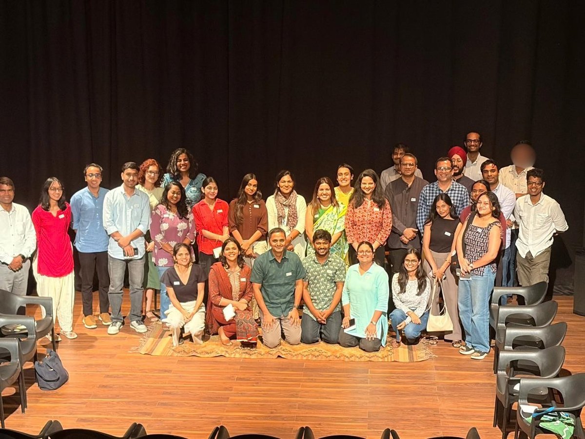 veeraadotorg's tweet photo. Earlier this week, Veeraa hosted our first community meetup in Delhi. We were in conversation with two grassroots leaders: Shabnam and Suraj, and learnt about their life on the frontlines. 

Thanks to @oddbirdtheatre  for hosting us! https://t.co/NNfretQsR5