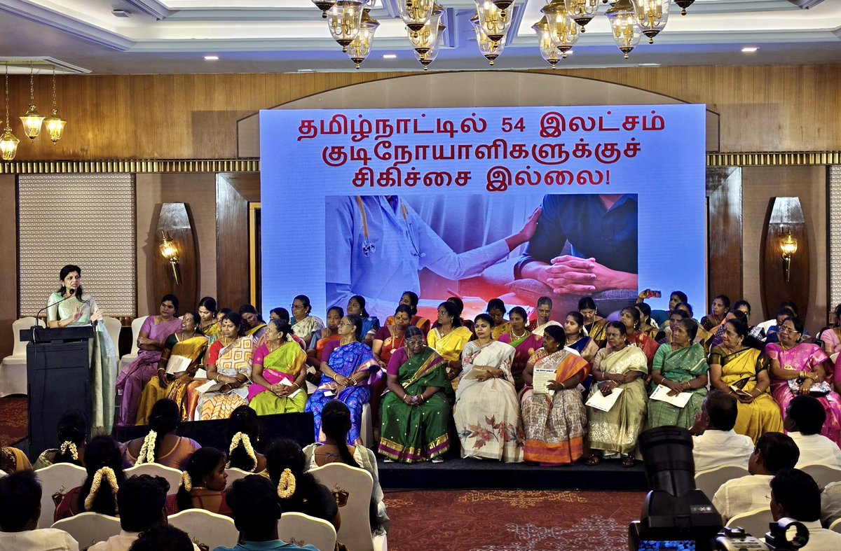 Sowmiyanbumani's tweet photo. தமிழ்நாட்டில் மதுவையும், அதனால் ஏற்படும் கேடுகளையும் ஒழிக்கும் நோக்கத்துடன் "மது இல்லாத் தமிழகம்" (Alcohol Free Tamil Nadu) என்ற புதிய இயக்கத்தை சென்னையில் தொடங்கி உரையாற்றிய போது.!

#AlcoholFreeTamilNadu #SowmiyaAnbumani #PasumaiThaayagam https://t.co/GEpd9ZLOiB