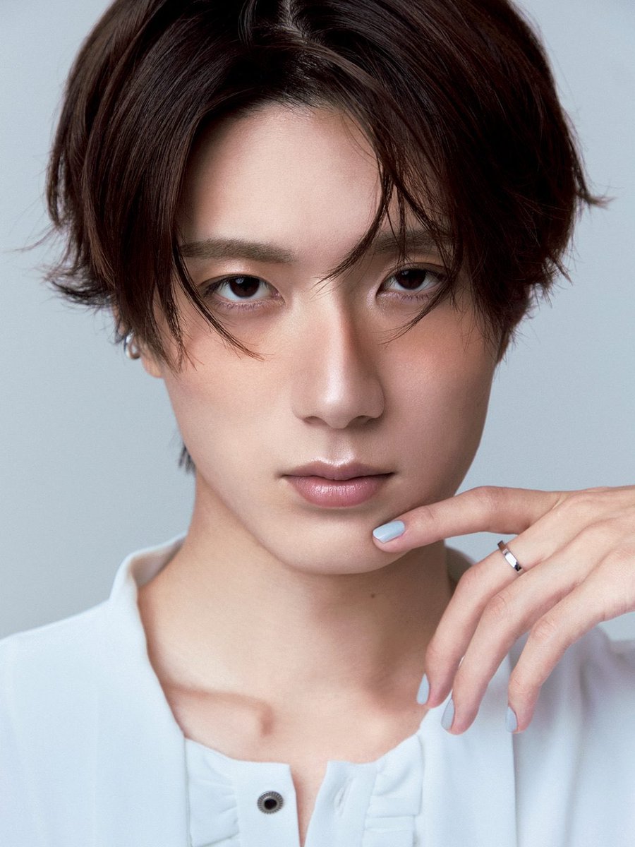 bitekicom's tweet photo. 美もキャリアも“柔”実中🤍
＃山中柔太朗 『美的』表紙インタビュー
 
仕事への思い、肌や体のケア、この秋出演するドラマのことまで、山中さんの今をお届け！
本人直筆のQ＆Aも公開📝
https://t.co/xhAgPfQbNn https://t.co/TG7GLOvVaO