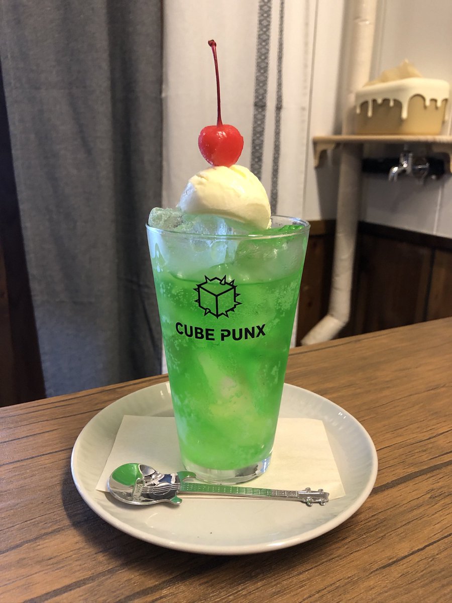 HBDKNHHBD's tweet photo. #これを見た人は無言で去年の10月の画像を貼る https://t.co/Jp6YBMTPky