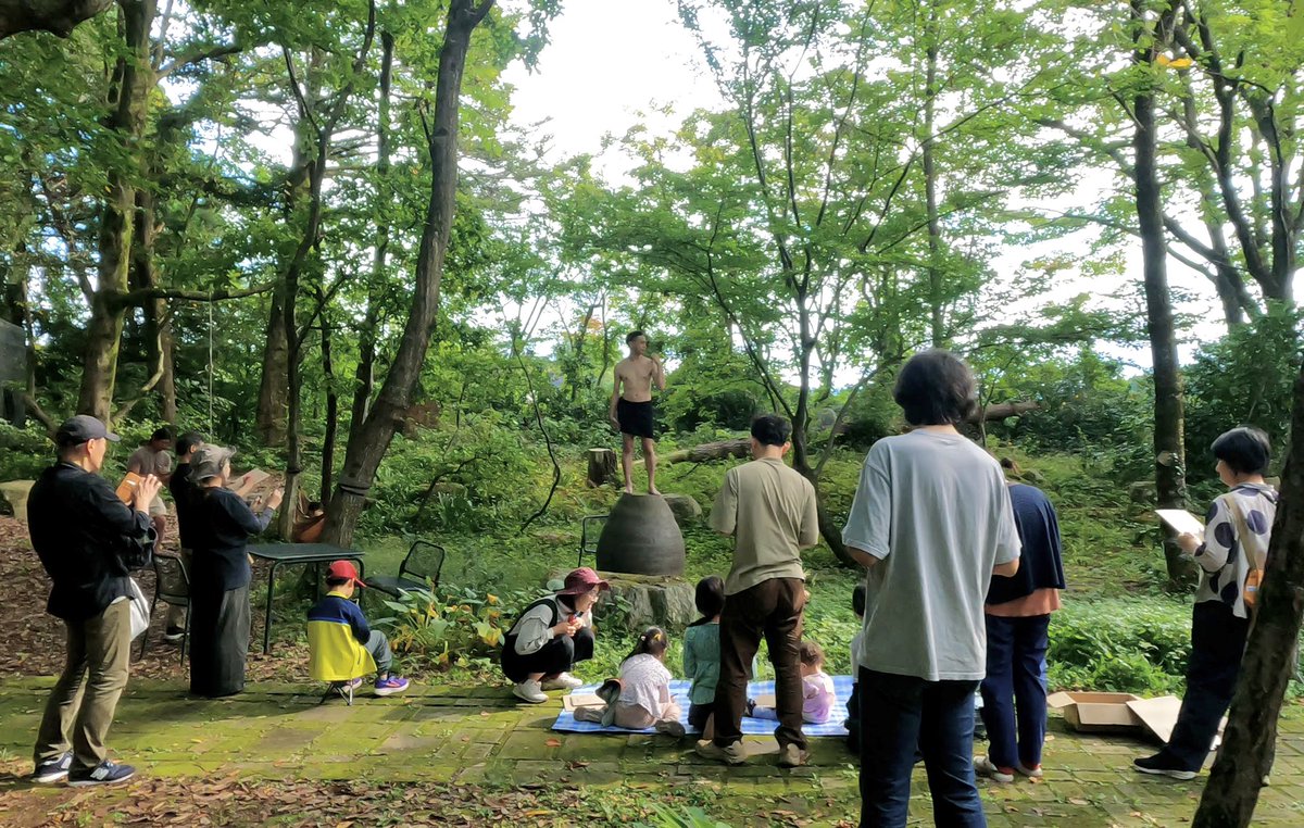 zuchimekko's tweet photo. 先日、「独創百貨  Program_02」に参加しました
写真は二日目のパフォーマンスワークショップ。「神々のクロッキー」と題した古代西洋の神々や英雄の彫刻像を模した、ポージングパフォーマンスを行いました。
皆さんの描いたクロッキーが素敵すぎました〜☆

https://t.co/S4JpVTJo8s https://t.co/DQgnyM2jLd