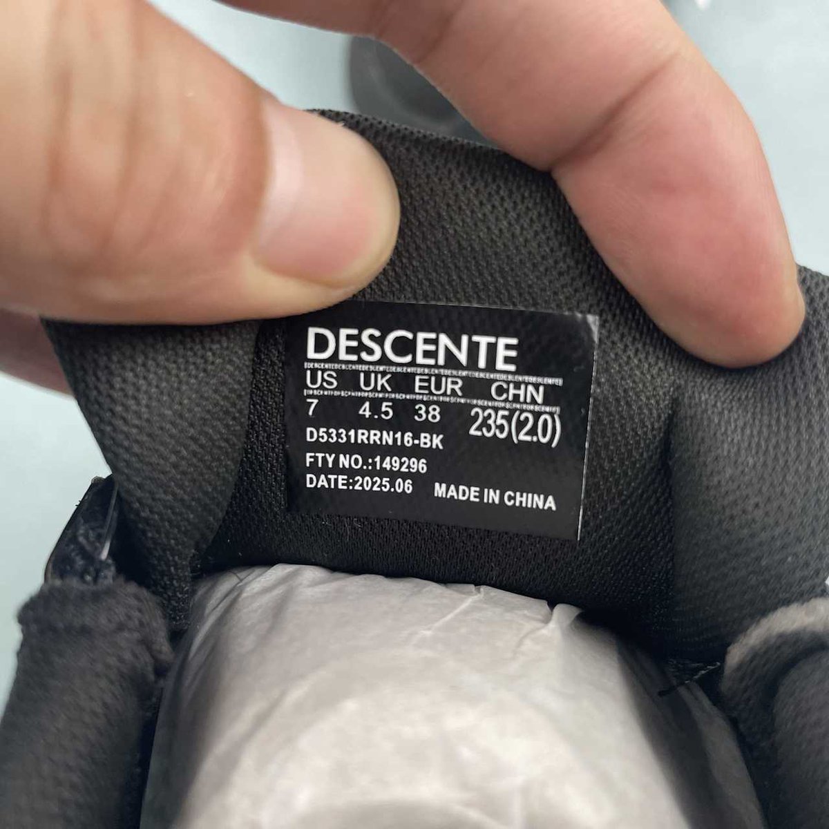 LudwigYves92's tweet photo. Brand:NIKE Adidas Puma Soloman Asics LV Champion Balenciaga .. And so on.I provide shoes, slippers, clothes, purses, watches, hats, sunglasses,bags, etc. Telegram:@mingchen121   Whatsapp: + 8618950801716 https://t.co/mOF3ZHp6Oh