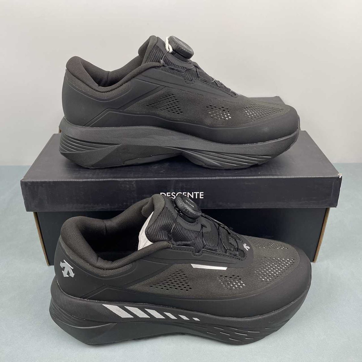LudwigYves92's tweet photo. Brand:NIKE Adidas Puma Soloman Asics LV Champion Balenciaga .. And so on.I provide shoes, slippers, clothes, purses, watches, hats, sunglasses,bags, etc. Telegram:@mingchen121   Whatsapp: + 8618950801716 https://t.co/mOF3ZHp6Oh