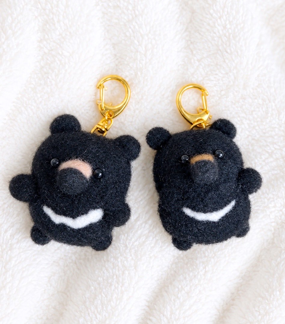komokoanimalzoo's tweet photo. ズーラシアフェス！
いよいよ明日出店です

#ズーラシア
#ズーラシアフェス
#横浜 #ハンドメイド #羊毛フェルト
#ホッキョ���グマ　#ツキノワグマ
#こもこ堂　#クマ

イッちゃんライくんメリーちゃんサンペイくんをイメージしてつくりました🥹
今のところ各1個の限定販売です🤣 https://t.co/DrD7T879ey