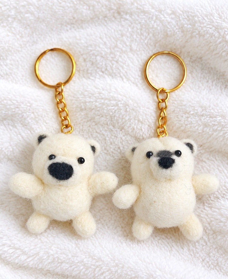 komokoanimalzoo's tweet photo. ズーラシアフェス！
いよいよ明日出店です

#ズーラシア
#ズーラシアフェス
#横浜 #ハンドメイド #羊毛フェルト
#ホッキョ���グマ　#ツキノワグマ
#こもこ堂　#クマ

イッちゃんライくんメリーちゃんサンペイくんをイメージしてつくりました🥹
今のところ各1個の限定販売です🤣 https://t.co/DrD7T879ey