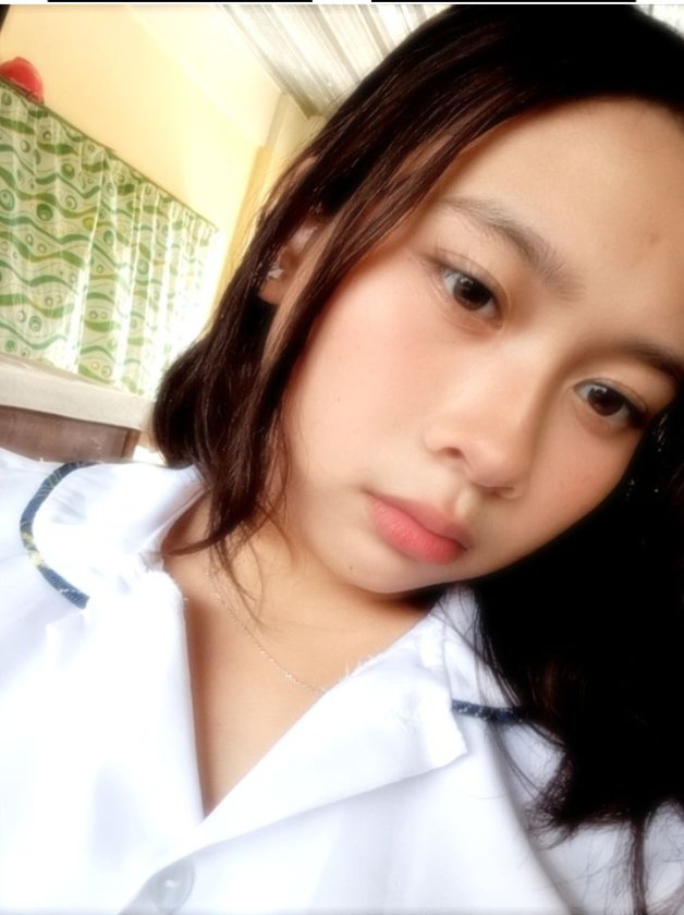 Queenietimbal's tweet photo. I really don't like to smile 😪💢 https://t.co/AgQvngWOmf