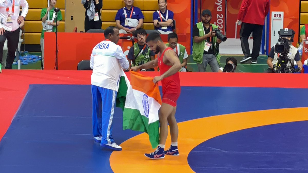 Vimalwa's tweet photo. Winning Gold in last 27 seconds! What a comeback! Stunning Sujeet! https://t.co/hxA2aKaquZ