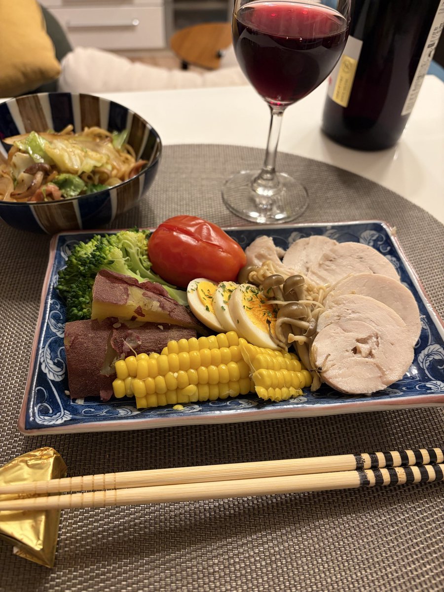 camcamxx's tweet photo. 鶏ハム作ったよ〜
実は今日離れて暮らす長男の誕生日🍷
という事で… #晩酌 https://t.co/I9TeBetU8t