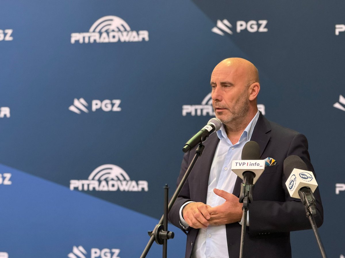 PGZ_pl's tweet photo. 🏗️ CZERNICA SIĘ ROZWIJA! ✍️ PODPISANE!

@PITRADWAR_PGZ rozpoczyna pierwszy etap modernizacji zakładu na Dolnym Śląsku. Dziś podpisana została umowa z polskim wykonawcą na prace budowlane i modernizacyjne w Czernicy. 

🏗️ pierwszy etap: blisko 21 mln zł netto
⚙️ cała inwestycja: blisko 90 mln zł netto
🇵🇱 wykonawca: polska firma Grupa KDM

Nowa infrastruktura i park maszynowy zwiększą zdolności PIT-RADWAR w zakresie produkcji, badań, montażu i kontroli jakości.

Inwestujemy w polskie kompetencje przemysłowe. 🇵🇱