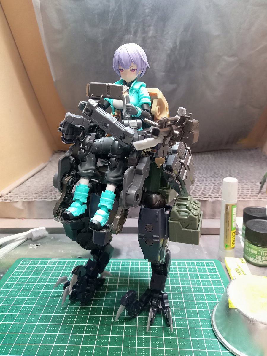 S_Onouchi's tweet photo. Lサイズちゃん搭乗マシン開発計画
その2②
モニターやバーニア等のパーツを追加
組み替え完成😁
30MSも乗せてみた
#ヘキサギア
#メガミデバイス
#30MS https://t.co/vh02ra6DpC