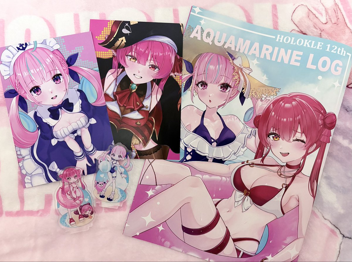 chuukamen_'s tweet photo. 新刊4点セット実物こんなかんじになります🏖♡
印刷すっごく綺麗でかわいいです.ᐟ
イラスト本とミニアクスタは単品もあります
両面ポストカードはセット限定です✨️
#ホロクル12th https://t.co/HVCiIMgV44