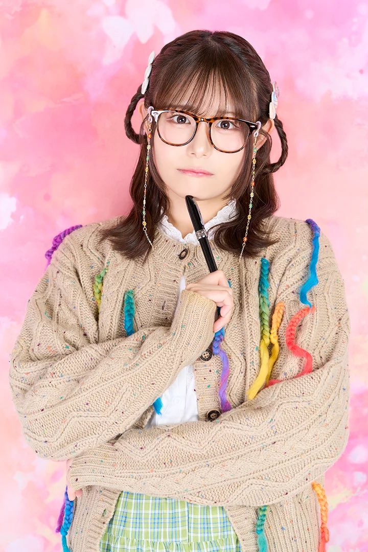 kohinatamika's tweet photo. #沸く夜うらら キャストビジュアルも公開です📷

変わらず【脇沸きわ】を演じさせていただきます！！

またいつもと違う雰囲気のきわちゃん。
よろしくお願いいたします👓✨
#咲女喜劇 https://t.co/L93tI5INl6