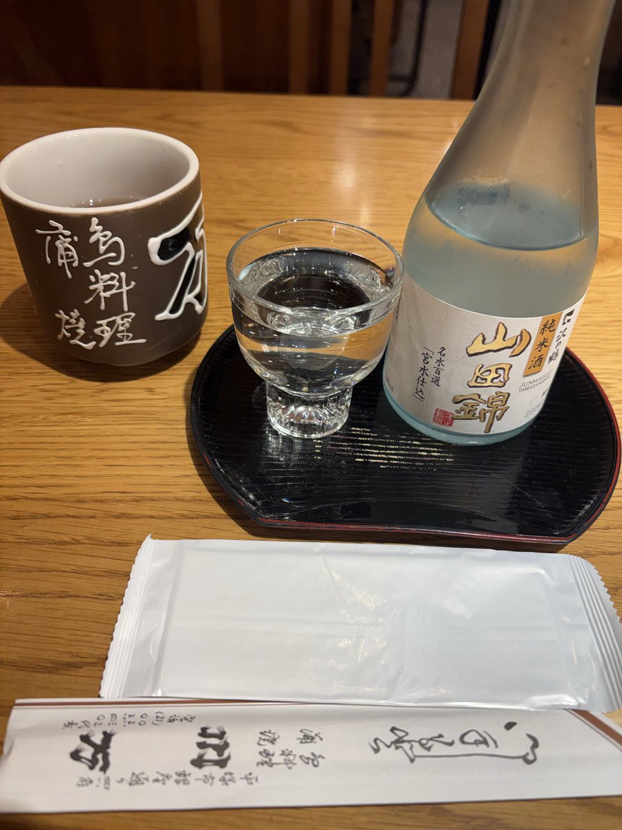 stars0827's tweet photo. こんばんは😆今は平塚駅で呑んでます！いつもの川万さんで柳川鍋😋子持ちのドジョウさん、最高に美味い！冷酒で乾杯🍻 https://t.co/g35bCcpiCV
