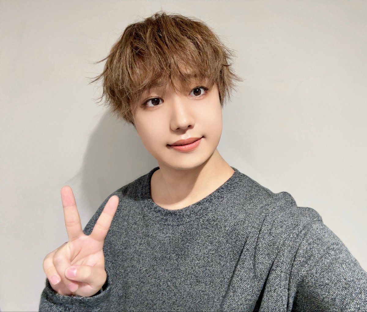 TakutoYoshinaga's tweet photo. しれっとXの認証マークつけた人の顔↓
(尚、ただの飾りだと思っている。) https://t.co/YfcM6mRXI8