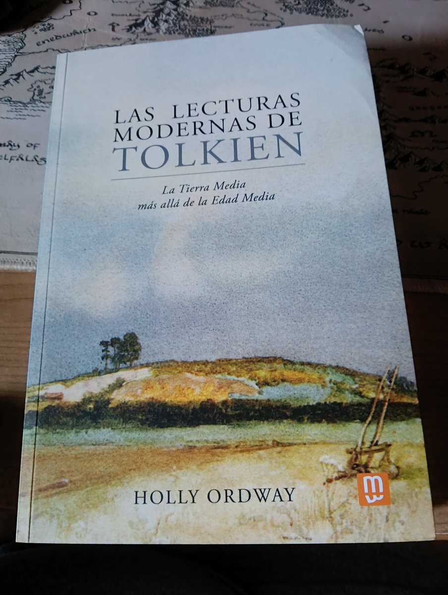 Finduriel's tweet photo. Ya me han llegado los ejemplares de cortesía de "Las lecturas modernas de Tolkien" de @HollyOrdway. La edición es preciosa, está muy cuidada, y pronto saldrá a la venta. Ha sido un placer traducir al castellano este gran libro, revolucionario y rompedor. https://t.co/JbF2PlmY5h