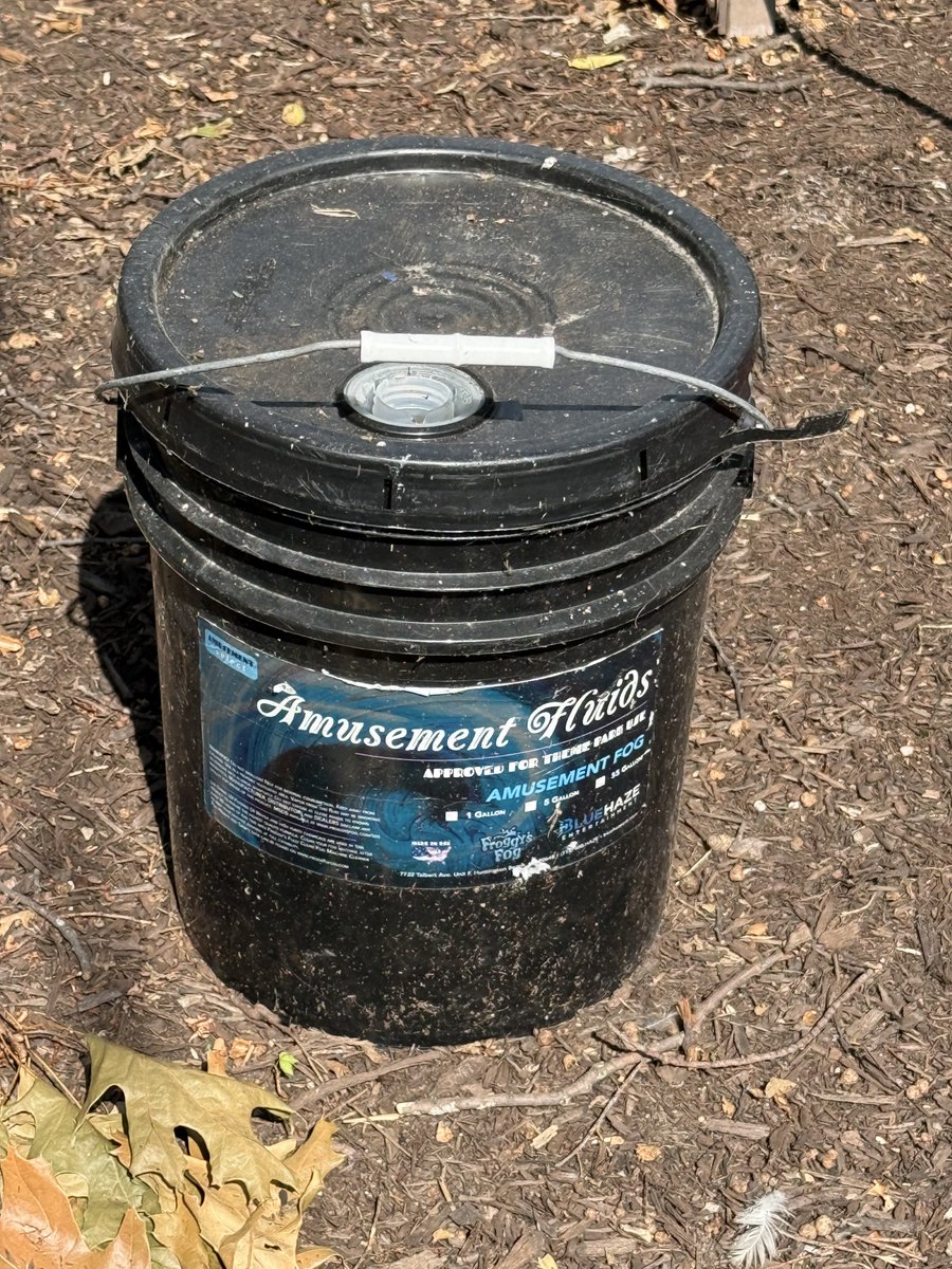 AndromedaPolly's tweet photo. @Doctors__TARDIS I like that it comes in big buckets labeled “amusement fluids”. https://t.co/ZetCs8SBQD