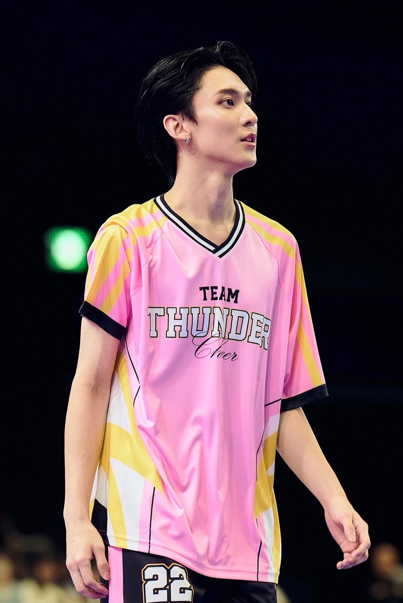 stopmnstop's tweet photo. ริวจินฮีฟิตหุ่นมาปะ ตัวหนาขึ้นมาก https://t.co/KSBZ9cBUI1
