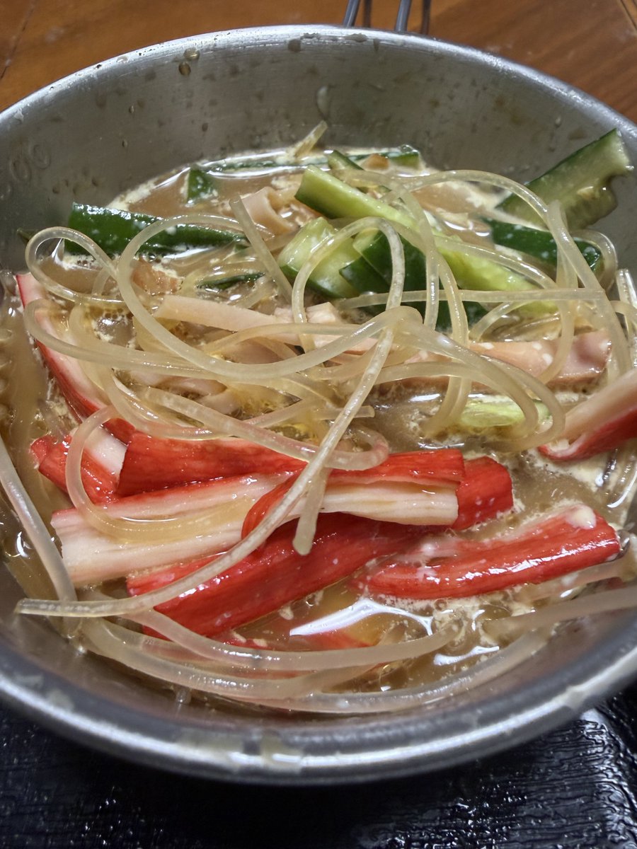 SEIICHI7_1's tweet photo. ぼっち・ざ・ビール！∠(　˙-˙ )／
毎週金曜日の夜はぼっち。ぼっちだよ。
●自家製！本格四川風！麻婆豆腐！辛口！胡瓜・ハム・カニタマ・和風出汁！マヨ辛子入れ春雨！イカ刺身を入れるのもあり！食べれば！絶品！
「酔い娘の時間ですよ」始めます。
麻婆豆腐うま〜い♡わよ♡今夜も酔ろ酔ろ〜！ https://t.co/cgjJHJOBYS