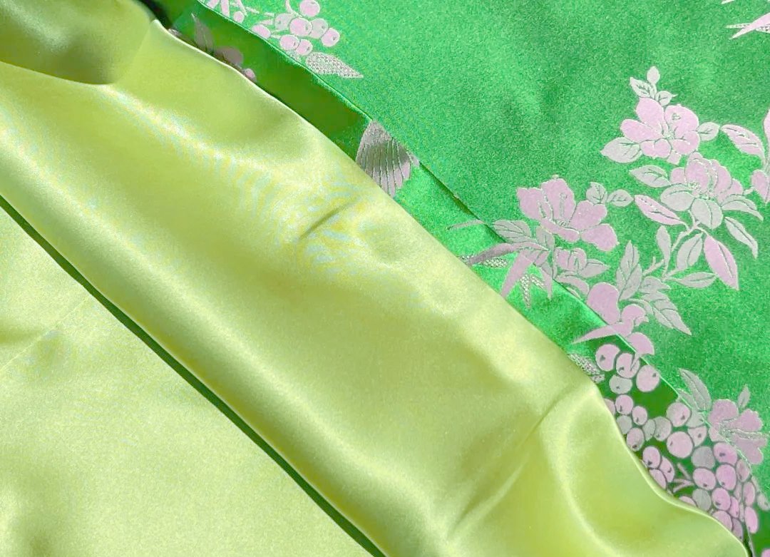 deddyputraKurn1's tweet photo. [The green satin drapes boldly, a striking scene that catches every eye.] https://t.co/1DDD98p1ek