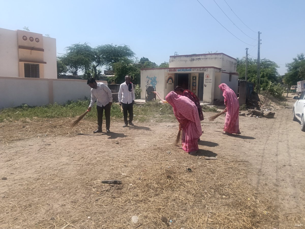 RavalKrishu's tweet photo. ગુજ ર વાડા સફાઈ https://t.co/Tmcy7CzV32