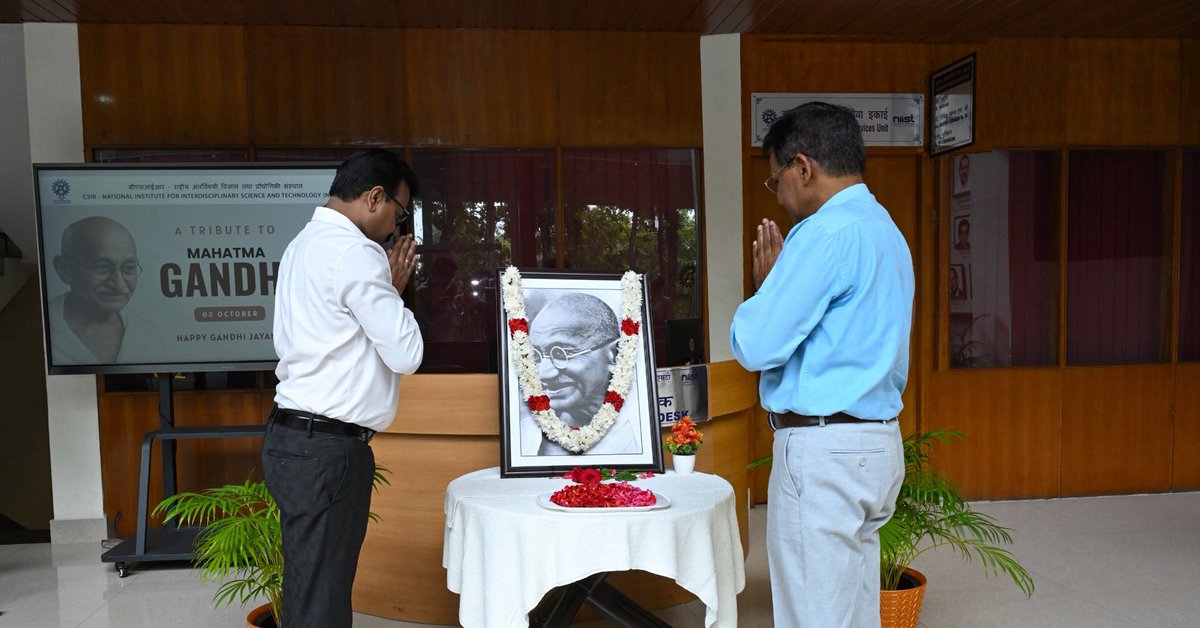 csir_niist's tweet photo. 1/2 On Gandhi Jayanti, the Director and staff of CSIR–NIIST along with LUMINA 2026 team paid tribute to Mahatma Gandhi, the Father of the Nation, honouring his enduring legacy of truth, non-violence and service to the nation.
#GandhiJayanti #MahatmaGandhi #CSIRNIIST #SwachhBharat @CSIR_IND @DrJitendraSingh