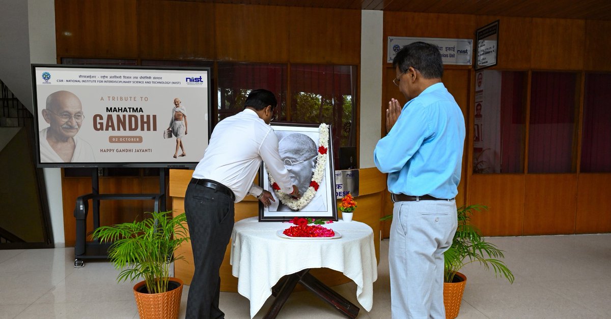 csir_niist's tweet photo. 1/2 On Gandhi Jayanti, the Director and staff of CSIR–NIIST along with LUMINA 2026 team paid tribute to Mahatma Gandhi, the Father of the Nation, honouring his enduring legacy of truth, non-violence and service to the nation.
#GandhiJayanti #MahatmaGandhi #CSIRNIIST #SwachhBharat @CSIR_IND @DrJitendraSingh