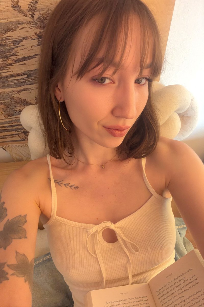 kittyqkiss's tweet photo. girl next door or your next bad decision? 👀 https://t.co/BSitM3tb15