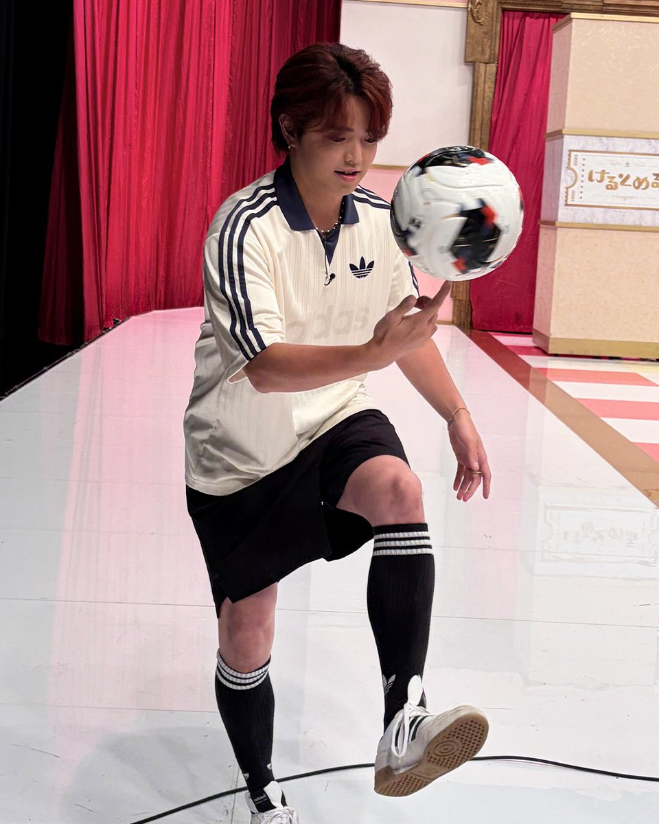 kerutomeru_cx's tweet photo. 📷₊⟡- #けるとめる 𝕠𝕗𝕗 𝕤𝕙𝕠𝕥

サッカー知識ゼロでも楽しめる.ᐟ✧ ݁˖
「コソ勉」第3弾はᝰ✍꙳⋆
超気持ちいいスルーパス32連発⭑.ᐟ
#トラジャ も大興奮٩(๑˃̵ᴗ˂̵๑)۶

けるとめるファミリー
柿谷曜一朗のレクチャーで実践も
またもや、まさかの事態に.ᐟ.ᐣ⊹ ࣪ ˖

お楽しみに𐐃◡𐐃 https://t.co/wr6lgxoHzP