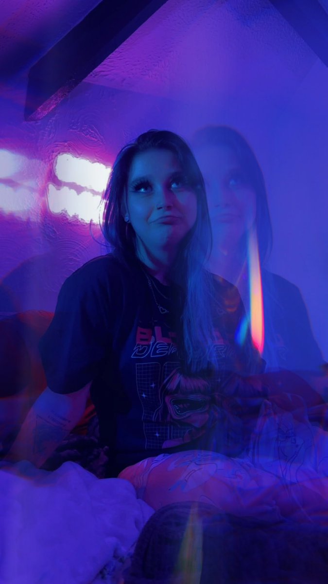 NeonNinjaaa's tweet photo. I feel so pretty🥺❤️ 
Usually I’m on the taking the photos for my friends 🥹

#emo #goth #gamergirl #alternative #gaming #streaming #grunge #gothic #alt https://t.co/p2vrQqpUKF