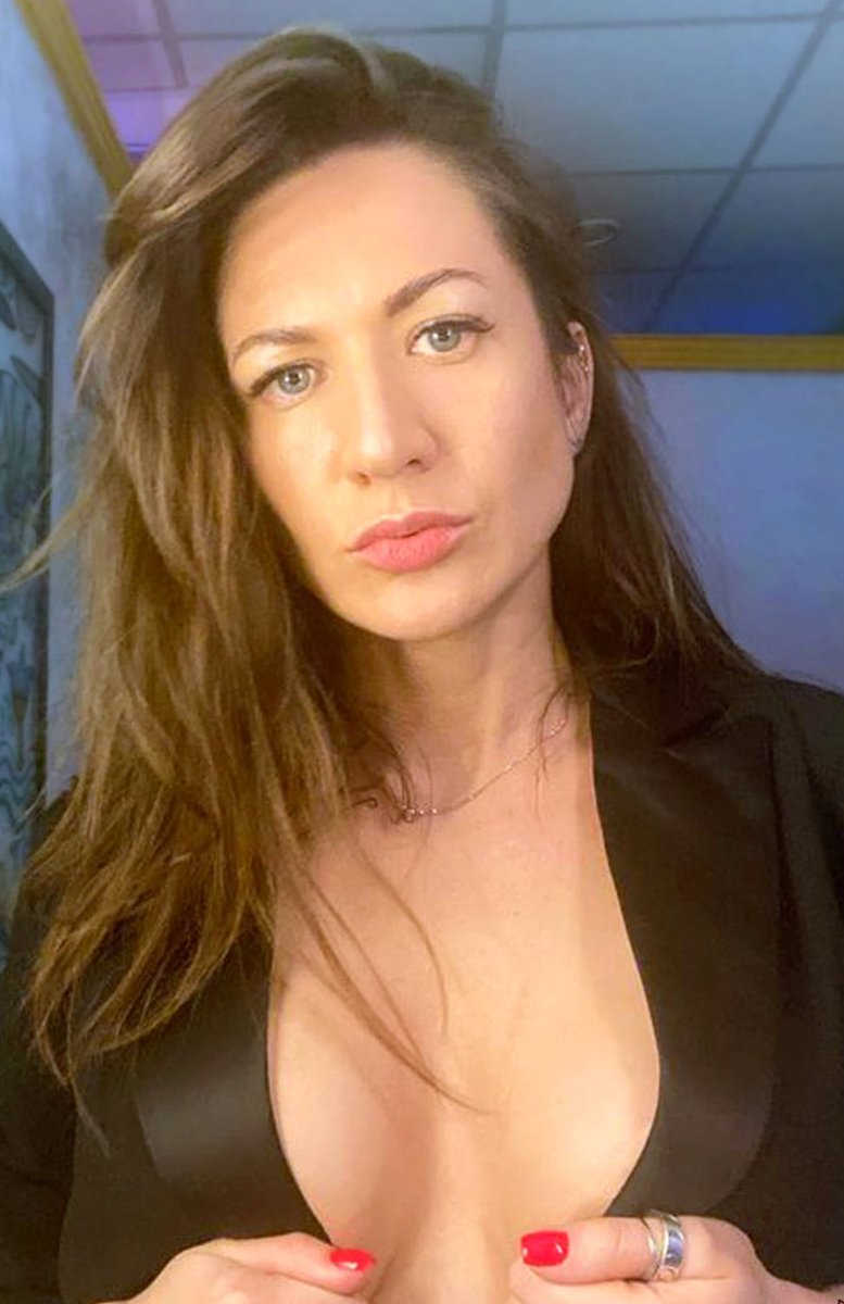 daisey1997k's tweet photo. Jag är en kvinna som vet vad hon vill. Är det en utmaning, eller en inbjudan? https://t.co/Zsyk4B0CKl
