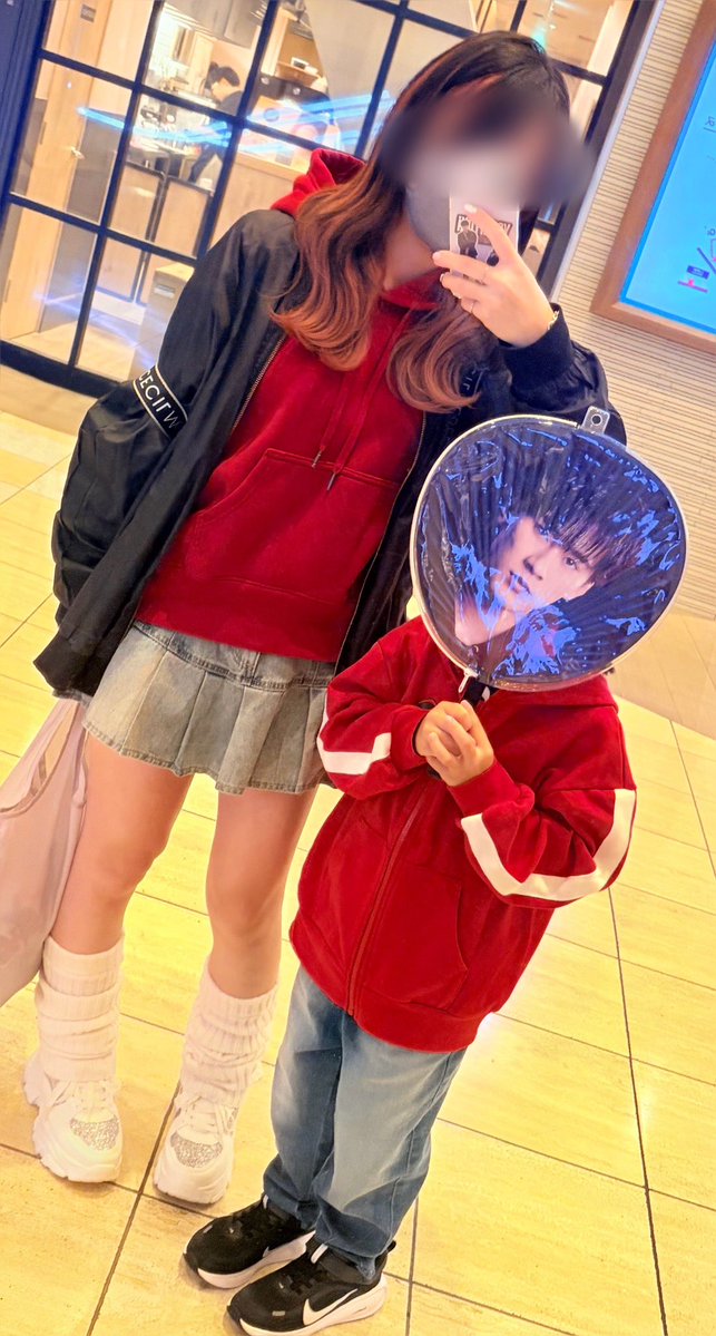 BBZ_250802's tweet photo. 初日舞台挨拶！
みくちゅわはちゃめちゃいけめんだった…
カギリナクインフルで急遽行けない彼の代わりに、いかさん同行ありがとう🙏
流石に暑くて上着置いてきたら拓夢じゃなくミゲルになっちゃった🙃
#デスキルゲーム
#深堀未来 https://t.co/d3aKV2T5X4