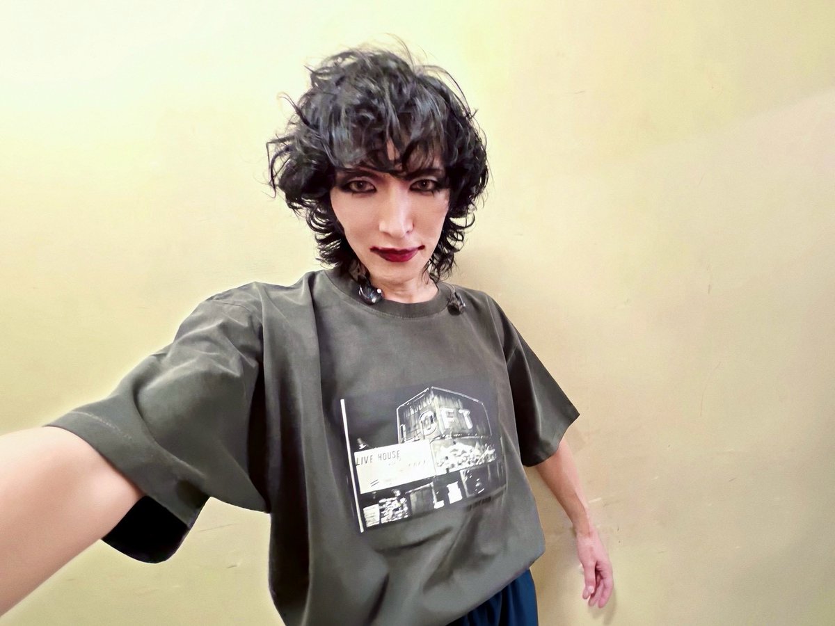 loft_50th's tweet photo. 【✨ cali≠gari 様にご着用いただきました👕 ✨】

cali≠gari のメンバーの皆様より、

新宿LOFT50th ANNIVERSARY 記念グッズシリーズ
『西新宿LOFTヴィンテージTシャツ』

の、ご着用写真が到着‼️📷

とてもかっこよく、
素敵に着こなしていただいております…🥹✨

🏁明日開催
『SHINJUKU LOFT 50th ANNIVERSARY
SHINJUKU LOFT 50th CIRCUIT 2026』
📍Zepp Shinjukuの新宿LOFTグッズ物販でも、販売いたします！
※S、M、Lサイズのみのお取扱いとなります。
 XLサイズのお取り扱いは今回ございません。
ご了承ください。

《WEB SHOPでの再販予定もあり！》
　続報をお待ちください🙇‍♀️
↪︎https://t.co/RZy0BWutxY