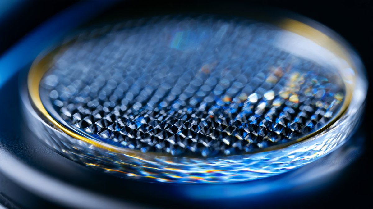 kantenna's tweet photo. 💎 El diamante es el "semiconductor definitivo". ¿Lo difícil? Apagarlo bien.

La Universidad de Kanazawa y el AIST crearon el primer MOSFET vertical de diamante que se apaga igual que el silicio.

Banda prohibida: ~5,5 eV (silicio: 1,1).

#SemiconductorDeDiamante #AIST https://t.co/5dofpcf5Ah