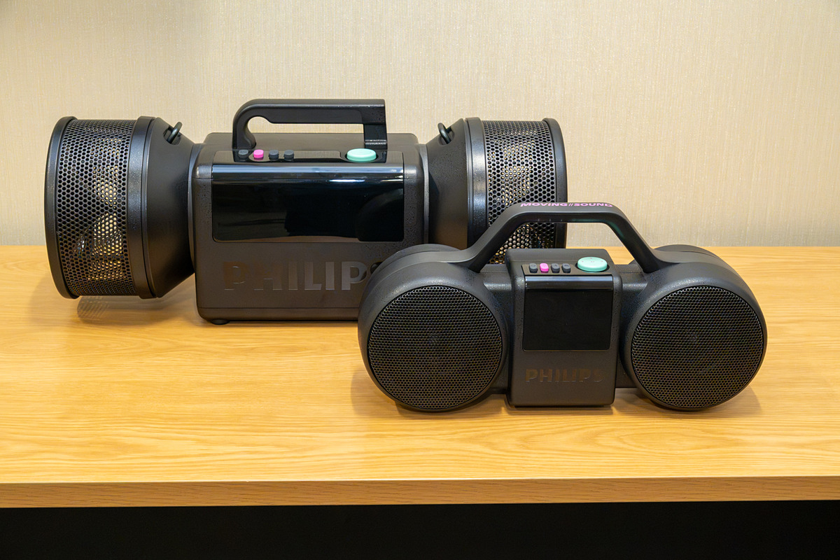 avwatch's tweet photo. PHILIPSオーディオ100周年記念のBluetoothスピーカー。80年代のラジカセモチーフ https://t.co/p1FC5ZNuPj https://t.co/kH635dirLa
