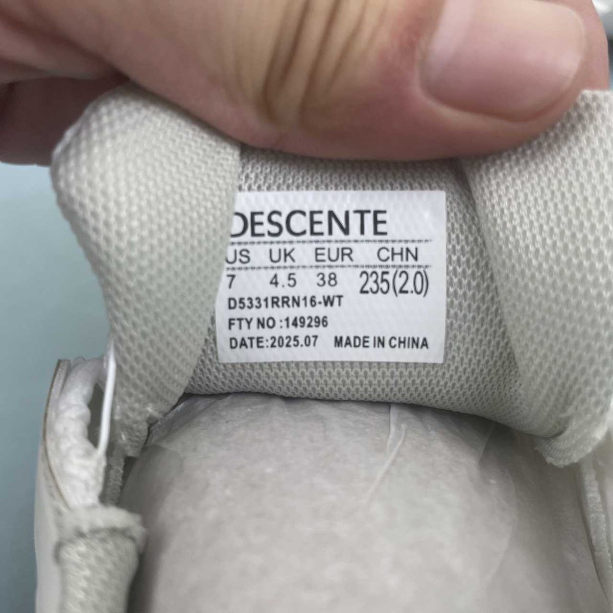 darta640's tweet photo. Brand:NIKE Adidas Puma Soloman Asics LV Champion Balenciaga .. And so on.I provide shoes, slippers, clothes, purses, watches, hats, sunglasses,bags, etc. Telegram:@mingchen121   Whatsapp: + 8618950801716 https://t.co/wPMBeZNycX