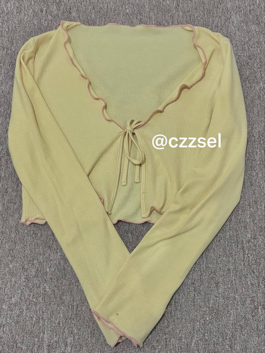 czzsell's tweet photo. ⭐️ yellow cardigan ⭐️

20k (minus kena coklat gabisa ilangg) https://t.co/crjgbSJyIx