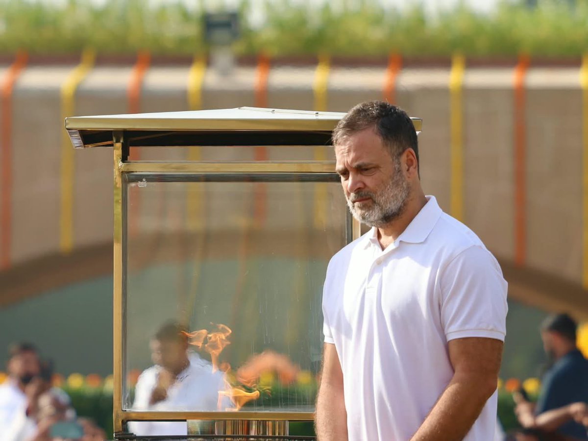 SantuCongress12's tweet photo. Agar aapka #Pranaam...sachha hai tho..
Sachha hai tho.... for #MahatmaGandhi..
Politics karne ki traikaa.... #Oldcongressi..
Styles honaaa.... chahiye na baa...
Agar #Party mei #Parivaarvaad kam honaa.... Chahiye na baa...
maximum #2seats in #Family...voh bhi #Karmataadmi ko dhena hai....
Chaal aur charithra ko kabhi nahi dhenaa..
We need to #Change...#CongresspartyConstitution..
Haar yaa jeeth...
Paise karcha elections mei #Transparent honaaa...
Pahela party vaisaa chalthaa thaa...
#Aajkaanetha .... #PoliticalNaamard hai naa hero hai... politics mei...
Sirf paisaa aur satta kaa mard hai.....
Bekar hai.... Politics aaj kal..
Tamasha karne hai tho karlo....
Yeh #Transparencykaam..in election campaigning
Congress party kar sakta hai...
Paisa ko chodo #Janathakopakdo....
Naa mard politics nakko Rahul bhai and Priyanka didi..
Adani , ambani ghanta logh hai...
Paisa kaa jalwaa... Kaam aur efficiency mei honaa chahiye ji...
Satta ko chalane kaa nahi..
Jab netha naa mard hotha politics mei..
Seth logh...kaa lalach chaalu hotha...
INQUILAB ZINDABAD
Jai Gandhiji jai bhim
Jai Hind
Mard banana hai tho samjo...
Varna live and die like #Politicalleader...
Not as a leader...
@priyankagandhi
@AICCMedia @INCSandesh @INCIndia