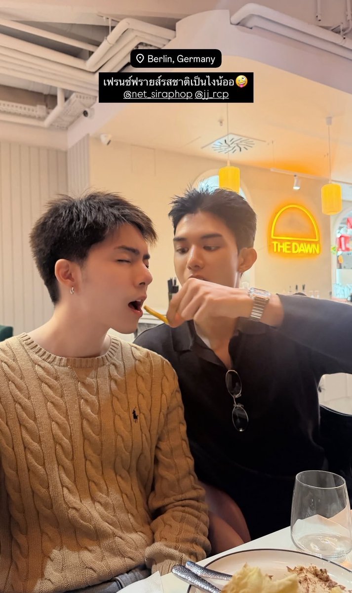 jjrchan's tweet photo. เหมือนตามติดชีวิตคนในเครื่องแบบเดทกันอะ 5555555555555555555555 คือหล่อ แต่เหมือนตำรวจ

¿¡ #NETJJ 
#netsiraphop #jj_rcp ♡•
#NETJJBerlinMoments https://t.co/Nl0IG99MLJ