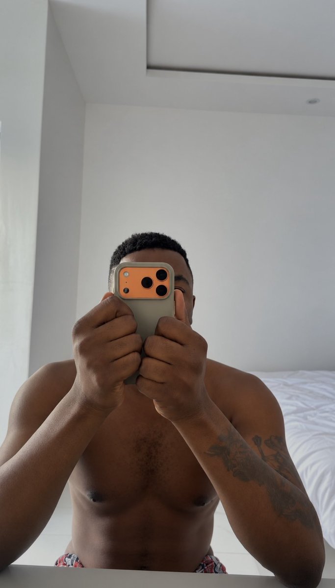 twitgameboy's tweet photo. I don wake! 🚶 https://t.co/09JHgE9BLO