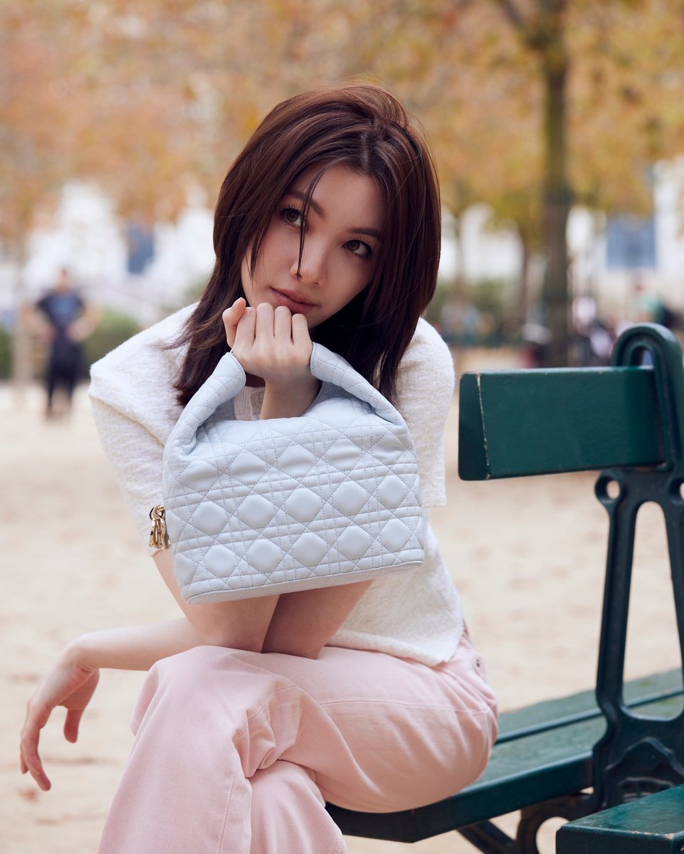 OrmKorn_CN's tweet photo. Between Dior’s refined aesthetic and her own fashion instinct, Orm Kornnaphat finds a balance that feels effortless.

#OrmKornnaphat
#OrmKornnaphatDiorSummer27
#Dior #DiorSummer27 #PFW
@ormmormm  @Dior  @XFashion https://t.co/GfwMTiOesa