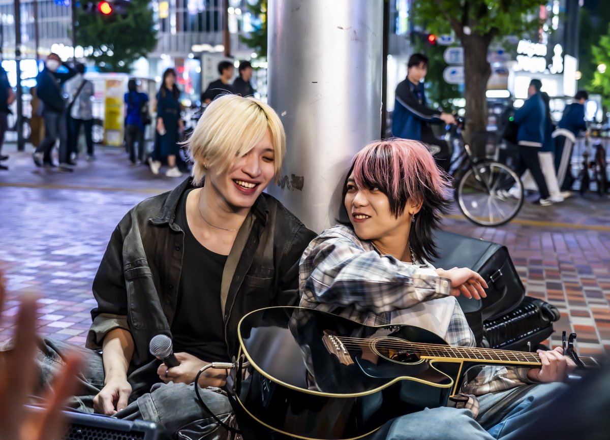 lento_oga's tweet photo. たじさんと路上ライブします!!

10/8 歌舞伎町タワー下のヤマト横にて
18:00-19:00でやります

場所の許可も取ってあるので止められないし
2人ならではの雰囲気や楽曲たちを
楽しみにしててください🫶

久々に路上で歌えて幸せを噛み締めてる https://t.co/rWm7AqGdax